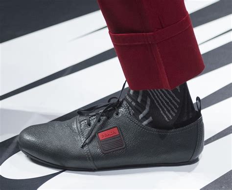 scarpe uomo prada con ciuffo|Prada Livermore.